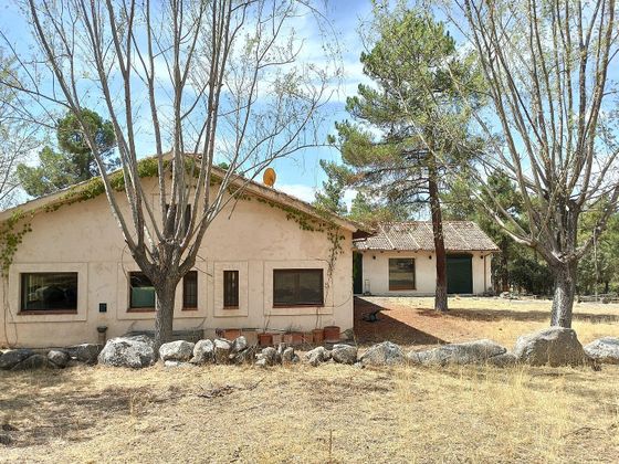 Foto 2 de Casa rural en venta en Muñopedro de 5 habitaciones con terraza y jardín
