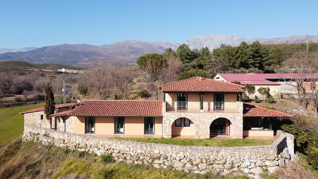 Foto 2 de Venta de casa rural en Arenas de San Pedro de 4 habitaciones con terraza y jardín