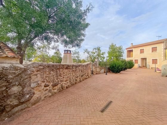 Foto 2 de Casa en venda a Gallegos de 4 habitacions amb terrassa i jardí