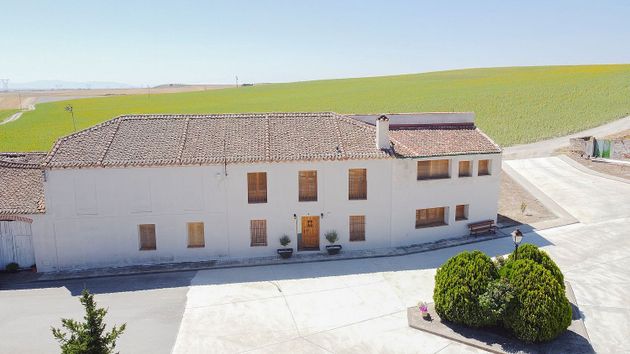 Foto 2 de Casa en venda a Santiuste de San Juan Bautista de 7 habitacions amb terrassa i piscina