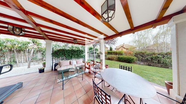 Foto 2 de Casa en alquiler en El Encinar de los Reyes de 5 habitaciones con terraza y piscina