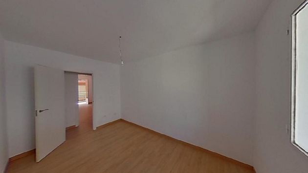 Foto 1 de Piso en venta en Centro - San Fernando de Henares de 3 habitaciones con terraza