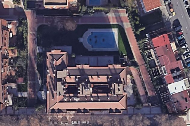 Foto 2 de Pis en venda a paseo Del Zurrón de 3 habitacions amb piscina i jardí