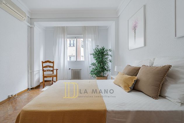 Foto 2 de Piso en venta en calle De Eugenio Salazar de 4 habitaciones con terraza y aire acondicionado