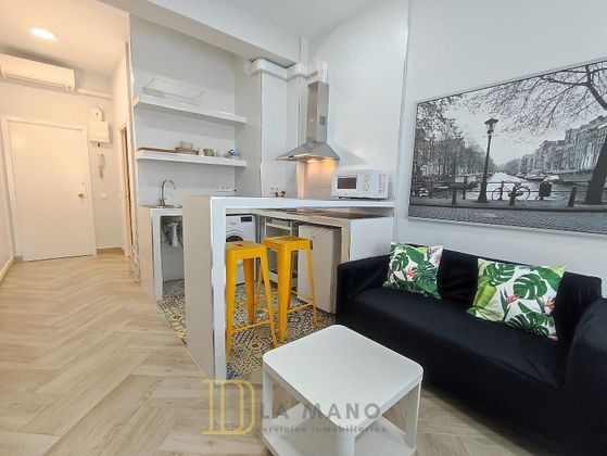 Foto 1 de Alquiler de estudio en calle De Velázquez con muebles y aire acondicionado