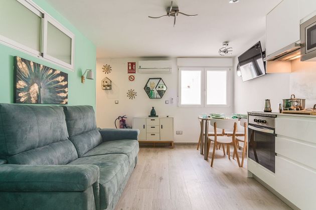Foto 1 de Piso en alquiler en Sol de 1 habitación con terraza y muebles