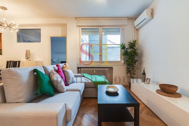 Foto 2 de Piso en alquiler en Universidad - Malasaña de 1 habitación con terraza y muebles