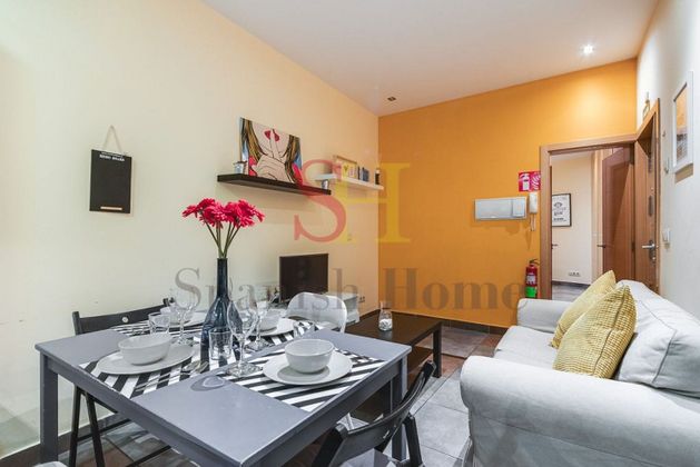 Foto 2 de Pis en lloguer a Universidad - Malasaña de 2 habitacions amb mobles i calefacció