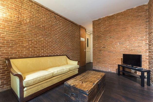 Foto 1 de Alquiler de piso en Arapiles de 2 habitaciones con terraza y muebles