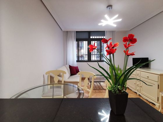 Foto 2 de Alquiler de piso en Cortes - Huertas de 1 habitación con muebles y aire acondicionado