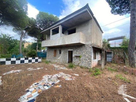 Foto 2 de Casa en venta en Montbarbat de 3 habitaciones con piscina y jardín