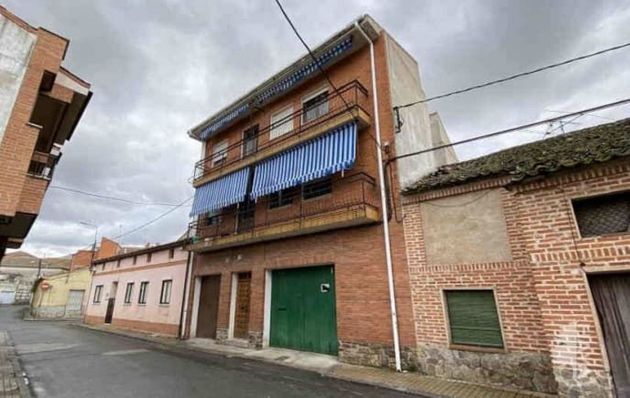 Foto 1 de Pis en venda a Nava de la Asunción de 12 habitacions amb jardí i balcó
