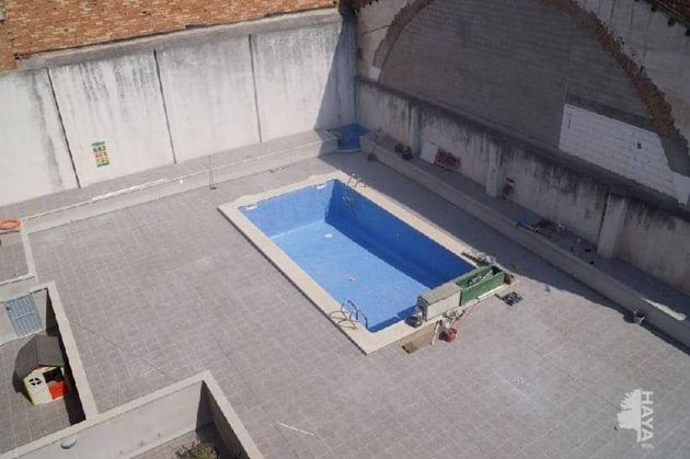 Foto 1 de Venta de piso en Móra d´Ebre de 3 habitaciones con terraza y piscina