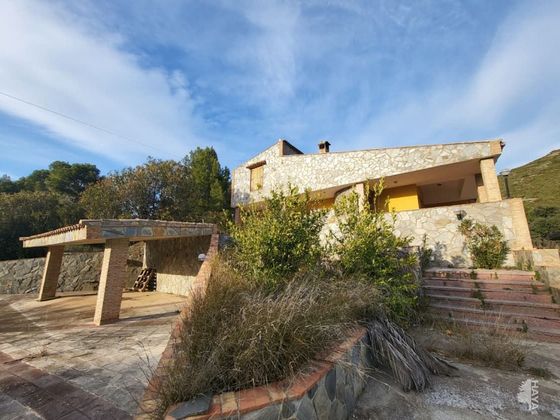 Foto 1 de Casa en venta en Macastre de 4 habitaciones con terraza y piscina
