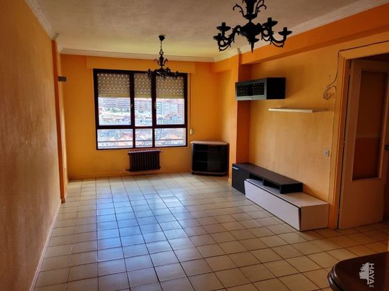 Foto 2 de Piso en venta en Cangas del Narcea de 3 habitaciones con jardín y ascensor