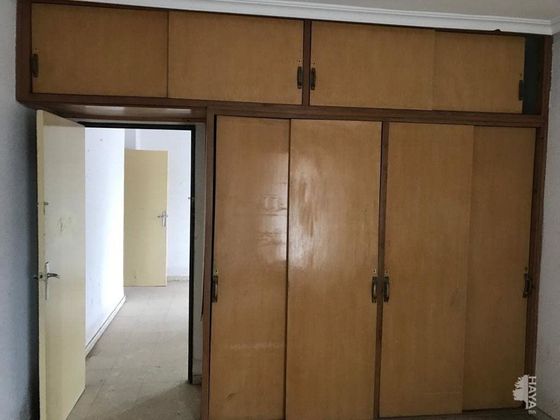 Foto 2 de Piso en venta en Linares de 4 habitaciones con ascensor