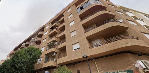 Foto 1 de Venta de piso en Almansa de 3 habitaciones con jardín y balcón