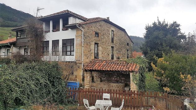 Foto 2 de Casa en venta en Corvera de Toranzo de 3 habitaciones con jardín