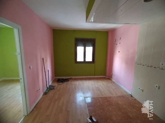 Foto 1 de Venta de piso en Sanfeliu de 4 habitaciones y 66 m²