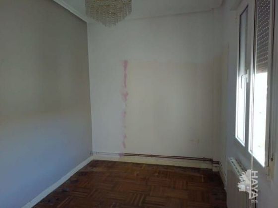 Foto 2 de Piso en venta en Santutxu de 2 habitaciones con calefacción y ascensor