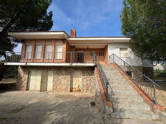 Foto 1 de Venta de chalet en Villa del Prado de 5 habitaciones con terraza y piscina