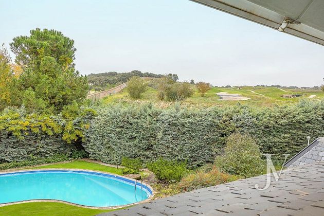 Foto 1 de Venta de chalet en Fuentelarreina de 6 habitaciones con terraza y piscina