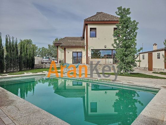 Foto 1 de Chalet en venta en La Montaña - El Cortijo de 5 habitaciones con terraza y piscina