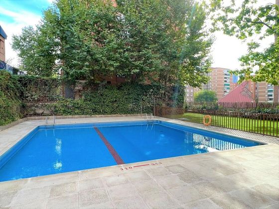 Foto 1 de Piso en venta en La Paz de 3 habitaciones con terraza y piscina