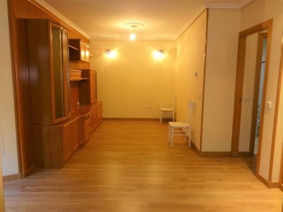 Foto 1 de Piso en alquiler en Tres Olivos - Valverde de 2 habitaciones con terraza y calefacción