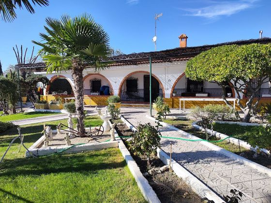 Foto 1 de Chalet en venta en Cubas de la Sagra de 4 habitaciones con terraza y piscina