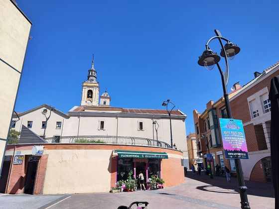 Foto 1 de Local en alquiler en calle Leganés con terraza