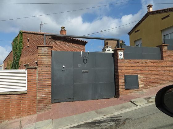 Foto 2 de Venta de casa en Ciutat Diagonal - La Miranda - La Mallola de 4 habitaciones con terraza y jardín