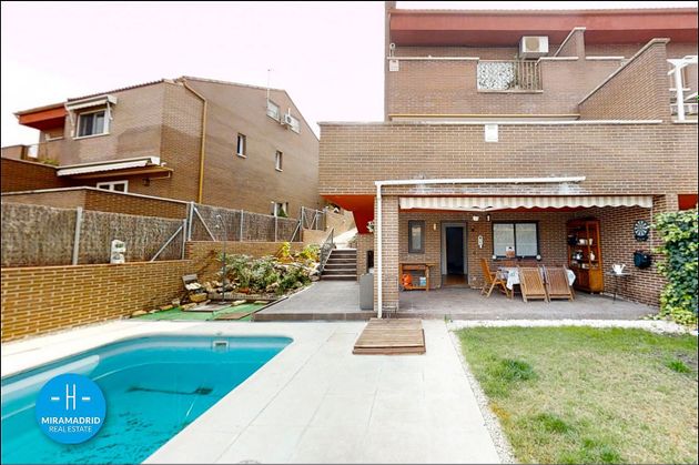 Foto 1 de Casa en venda a Altos de Jarama de 4 habitacions amb terrassa i piscina