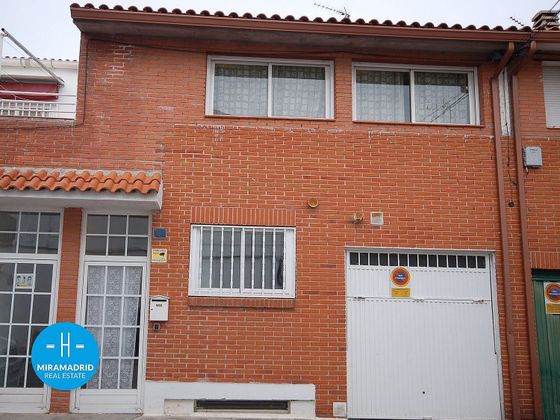 Foto 1 de Casa adosada en venta en Casco Urbano de 4 habitaciones con piscina y garaje