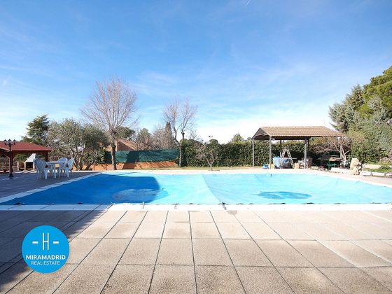 Foto 2 de Casa en venta en Valdeolmos de 4 habitaciones con piscina y garaje