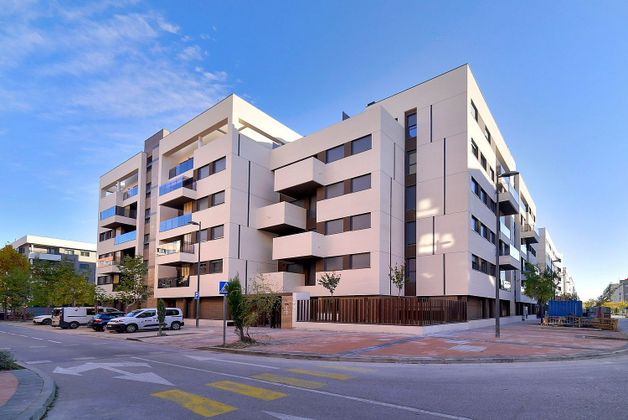 Foto 2 de Àtic en venda a calle Viaje del Parnaso de 3 habitacions amb terrassa i piscina