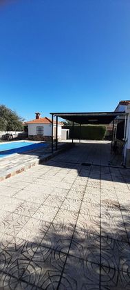 Foto 2 de Chalet en venta en Numancia de la Sagra de 5 habitaciones con terraza y piscina