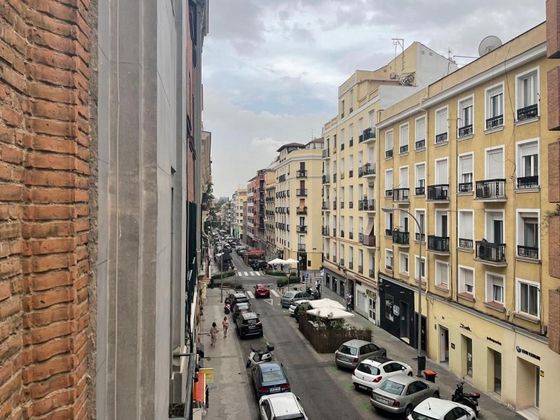 Foto 2 de Pis en lloguer a calle De Espronceda de 2 habitacions amb mobles i balcó
