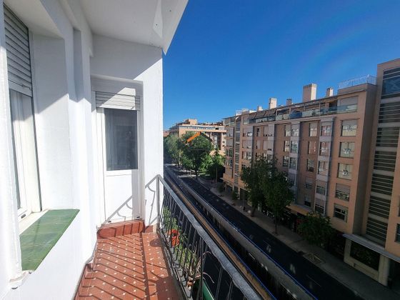 Foto 1 de Pis en venda a calle De Embajadores de 5 habitacions amb terrassa i balcó