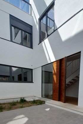 Foto 1 de Casa en venda a Nuevo Aranjuez de 4 habitacions amb terrassa i piscina