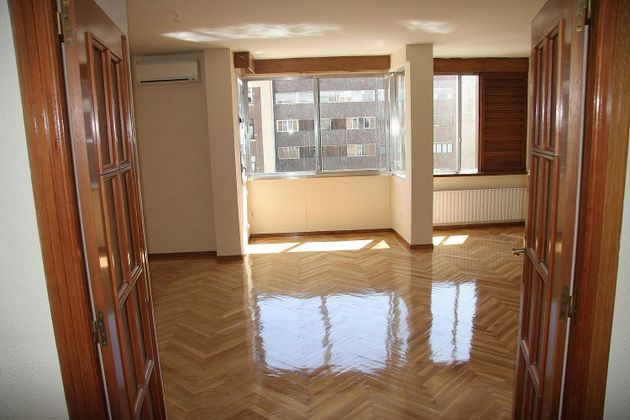 Foto 1 de Venta de piso en Lista de 2 habitaciones con terraza y piscina
