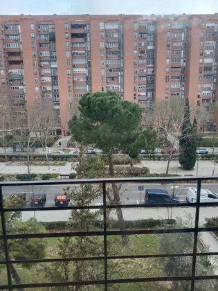 Foto 2 de Piso en venta en avenida De Pablo Neruda de 3 habitaciones con terraza y calefacción
