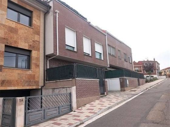 Foto 1 de Dúplex en venta en calle Clavel de 2 habitaciones con terraza y garaje