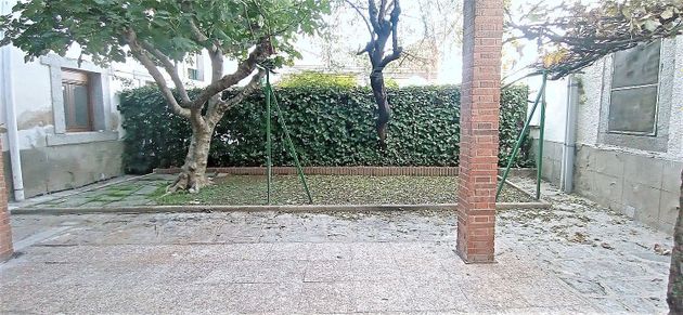 Foto 2 de Venta de piso en calle Andres de Almaguer de 3 habitaciones con jardín