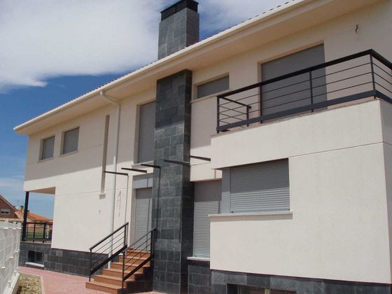 Foto 2 de Chalet en venta en Torrejón del Rey de 4 habitaciones con terraza y piscina