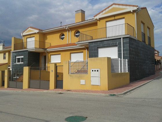 Foto 2 de Casa en venda a Torrejón del Rey de 4 habitacions amb terrassa i garatge
