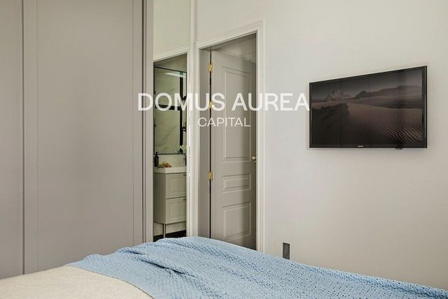 Foto 2 de Pis en lloguer a Universidad - Malasaña de 2 habitacions amb mobles i aire acondicionat