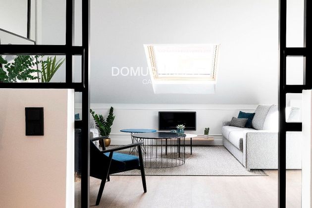 Foto 2 de Ático en alquiler en Sol de 2 habitaciones con muebles y aire acondicionado