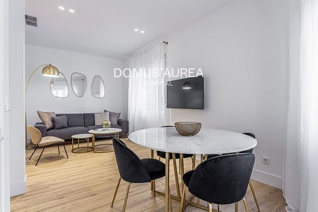 Foto 1 de Alquiler de piso en Almagro de 3 habitaciones con muebles y aire acondicionado
