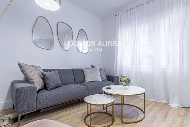 Foto 2 de Alquiler de piso en Almagro de 3 habitaciones con muebles y aire acondicionado
